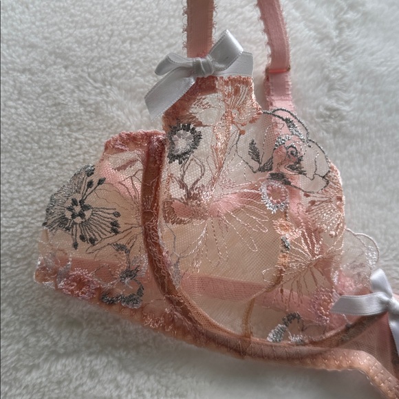 AGENT PROVOCATEUR Zuri Plunge Underwired Bra in Light Pink - Picture 7 of 11